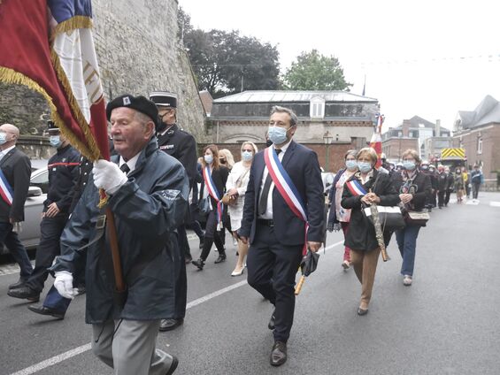 L'équipe Municipale qui défile dans les rues de la ville