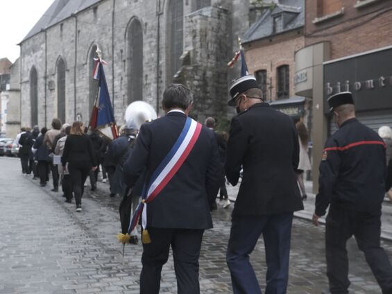 Défilé dans le centre de la ville d'Avesnes-sur-Helpe