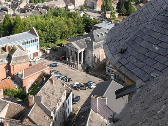 Vue sur l'ancien tribunal La Collégiale Saint Nicolas