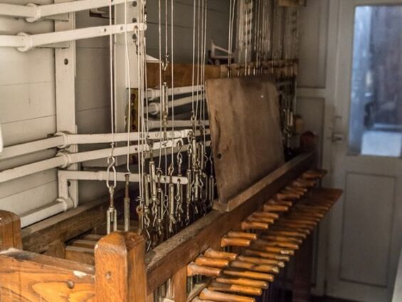 Le Carillon de la Collégiale Saint Nicolas La Collégiale Saint Nicolas